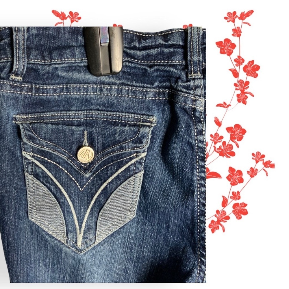 NV Dark Blue Faded Stretchy Jeans w Decorative Back Button Flap Pockets Jrs 11 - Picture 6 of 8